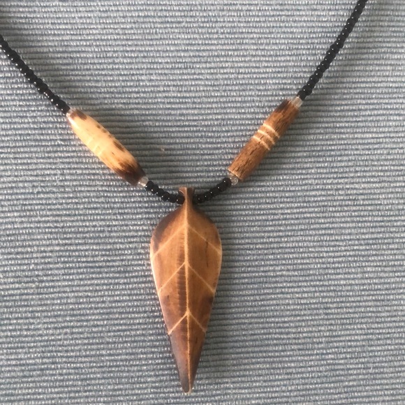 Neckles - Picture 2 of 3